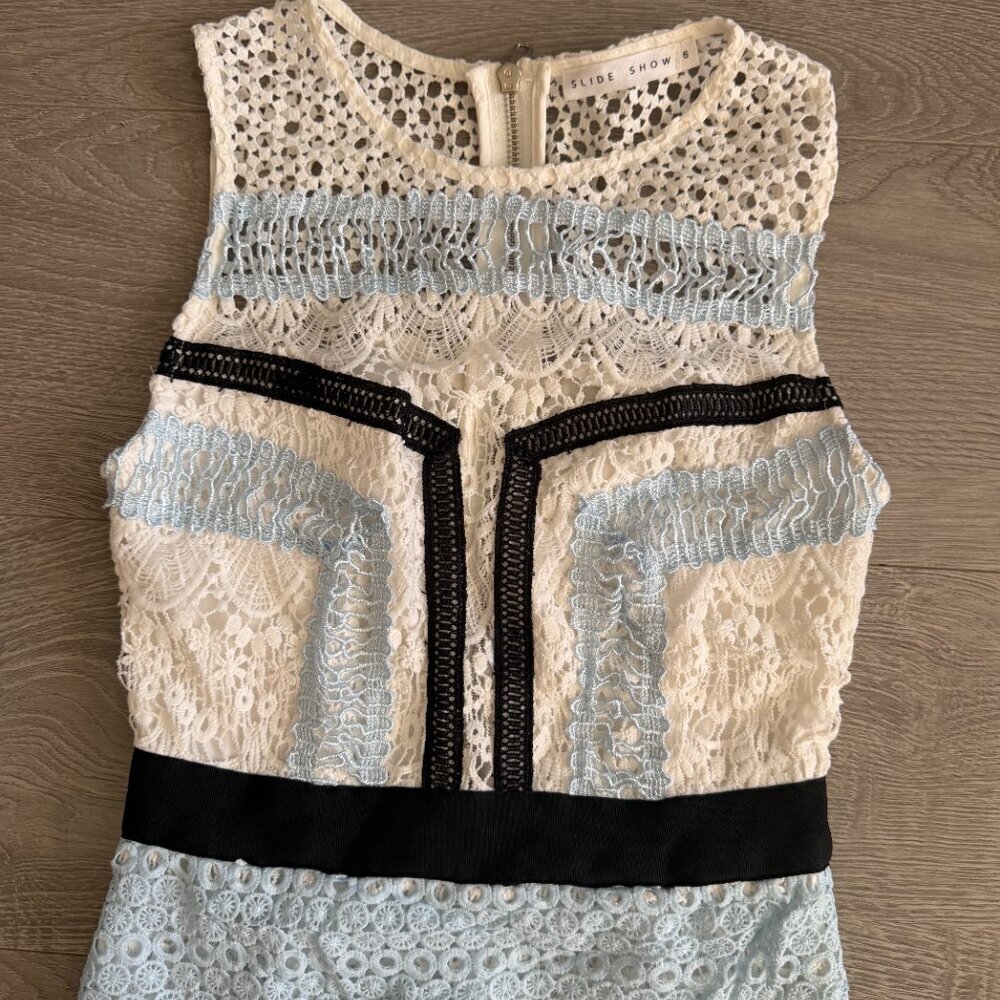 SLIDE SHOW Lace Midi Dress White Blue Black Trim Size 6 Sleeveless - Picture 2 of 9